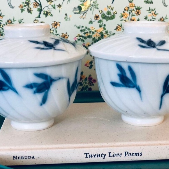 🛑SOLD🛑 Timeless Gaiwan Tea Cups, White With Blue Floral Leaf Design (Set of 2) - Picture 5 of 6
